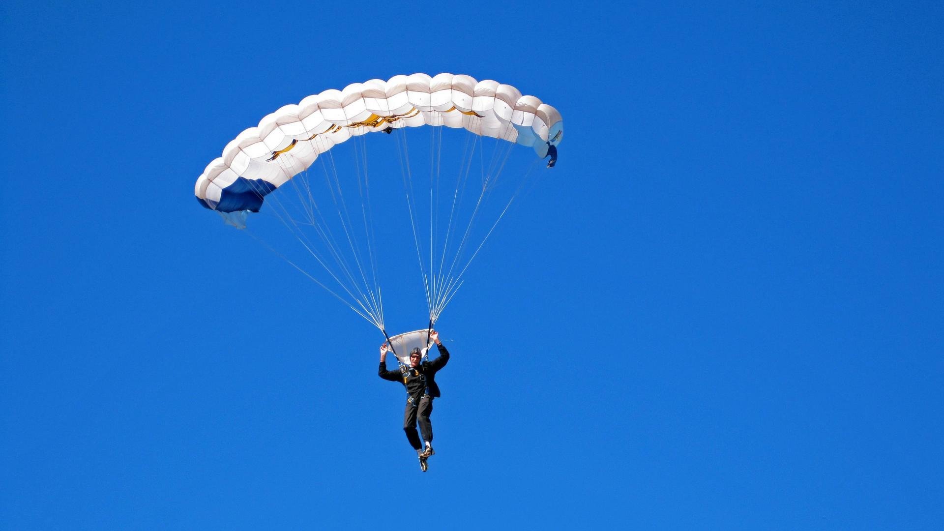 赛道与绿茵，当F1争冠战火映照皇马铁血胜利