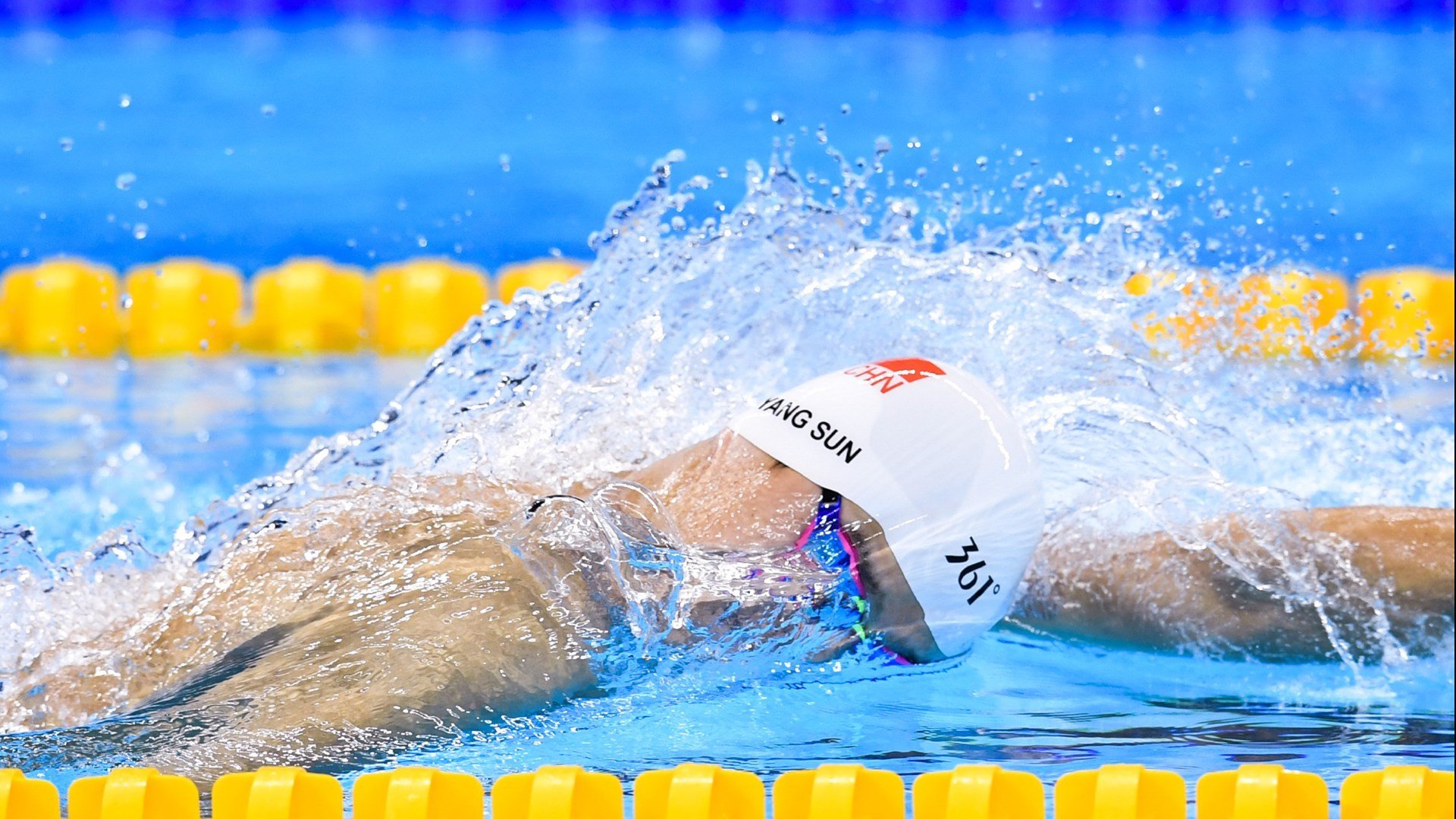 逆风翻盘的极致美学，阿斯顿马丁如何用一场非典型胜利撕碎索伯防线，而诺里斯用高光定义新时代